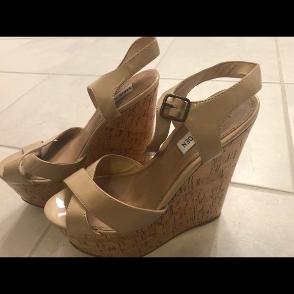 Wedge Heels - Picture 2 of 4